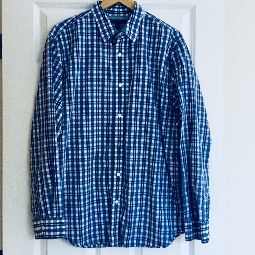Banana Republic Blue Paid Button Down Shirt